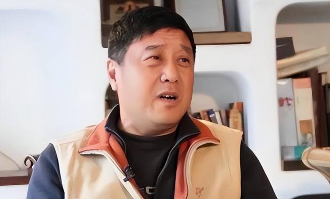 为了梅婷，他净身出户，如今68岁孤身一人