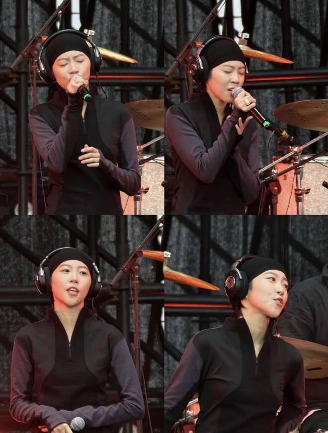 57岁王菲现身女儿演唱会 短裤雨靴秀美腿白又薄（配图4）