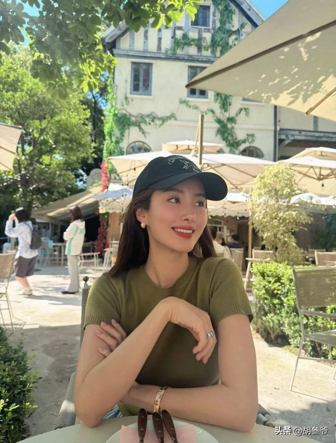 杨采钰和老公在挪威度假 肚子隆起被猜已怀二胎（配图19）