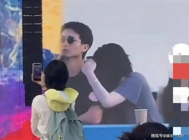 王菲男闺蜜被指骚扰女性 谢霆锋处境难堪（配图2）