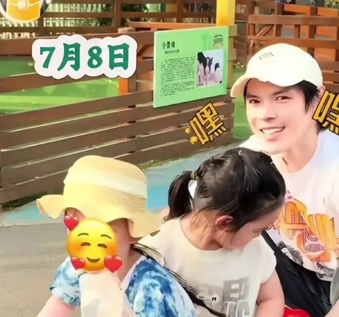 向佐助理撞脸郭碧婷 黑长直、大眼睛完美复刻（配图19）