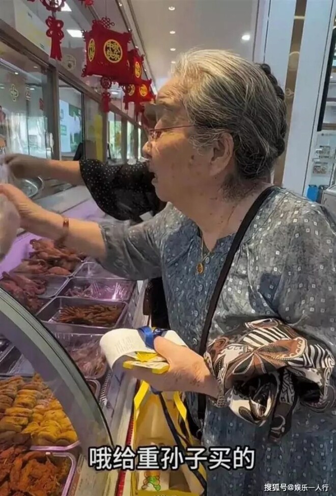 “容嬷嬷”李明启拒与儿子同住 独居60平老房（配图3）