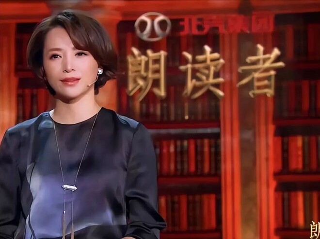 董卿现身敬一丹追悼会 头发染了但凌乱憔悴（配图5）