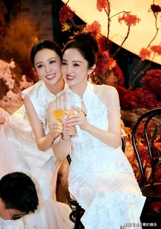 佟丽娅董璇路人拍的生图曝光 网友：像两老巫婆（配图11）