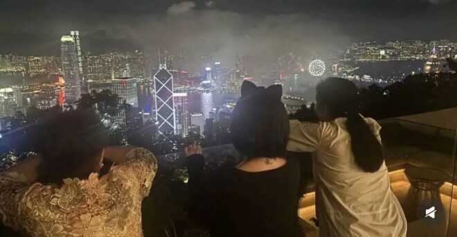 小S香港给84岁婆婆庆生 S妈穿名牌背迪奥很富态（配图9）