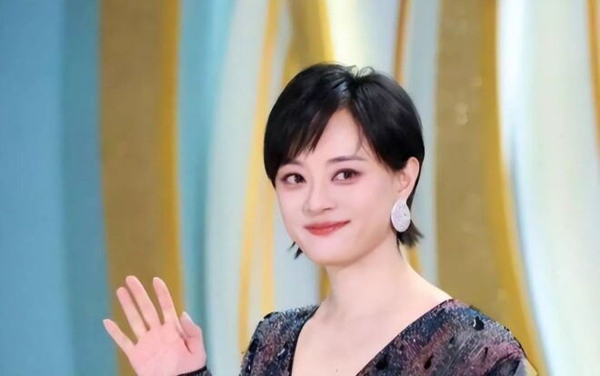 荒唐！上海电视节红毯 两位女星为压轴拒绝下车（配图25）
