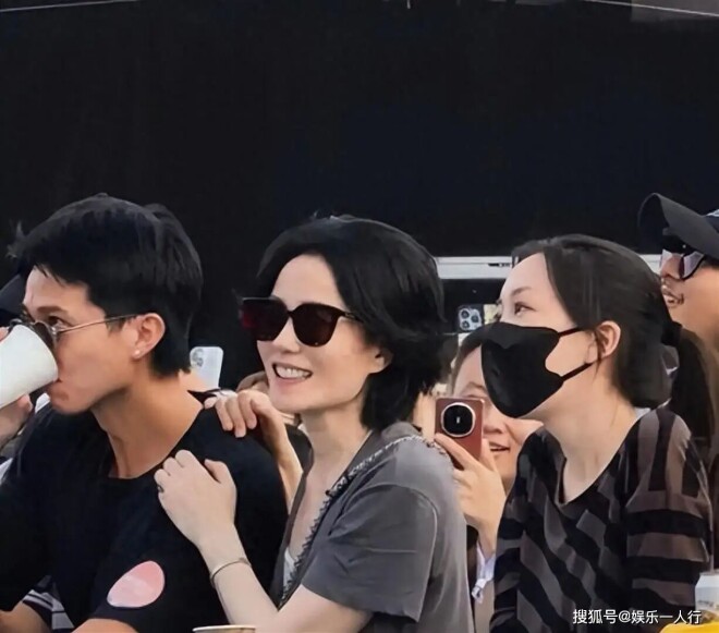 王菲男闺蜜被指骚扰女性 谢霆锋处境难堪（配图9）
