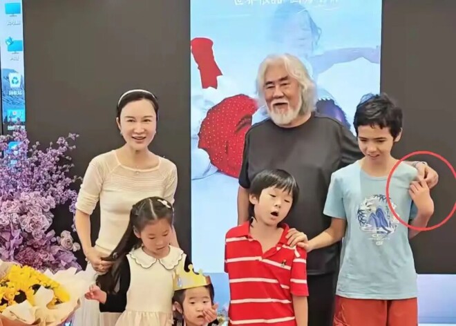 张纪中让全家讲英文被骂惨 让小娇妻怀孕生五胎（配图3）