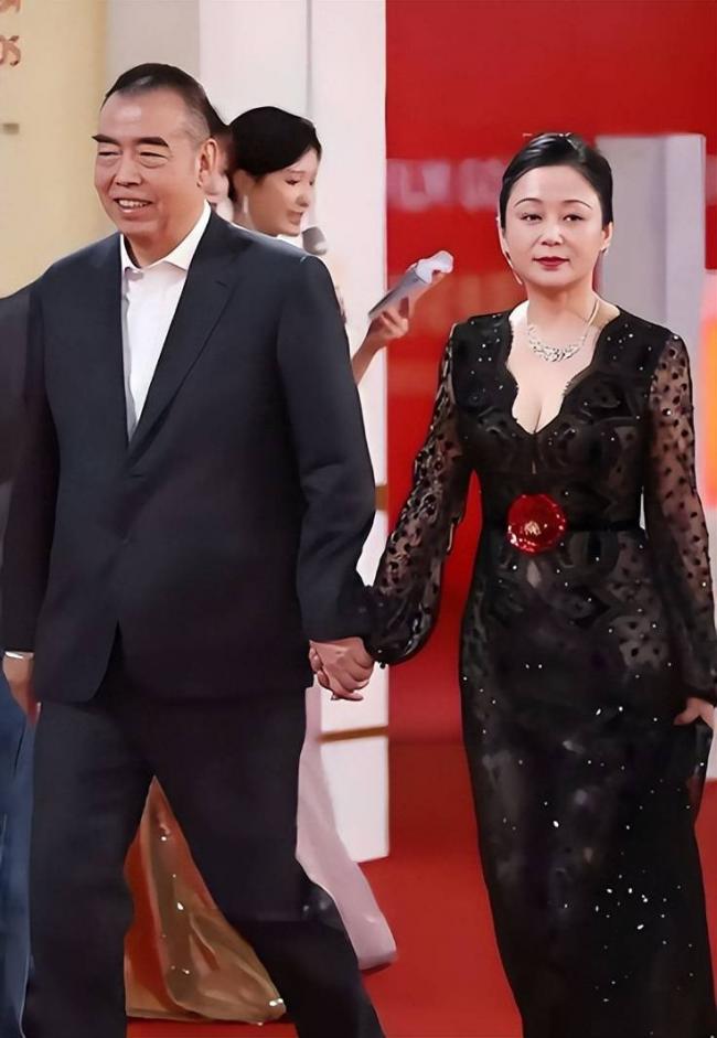 谢贤刚去世没几天，陈凯歌走路摇晃身体也出问题