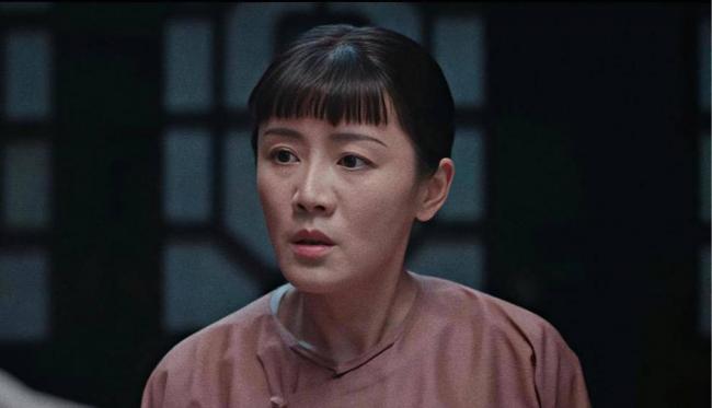 她是军人出身，被坑演了三级片，险赔2亿