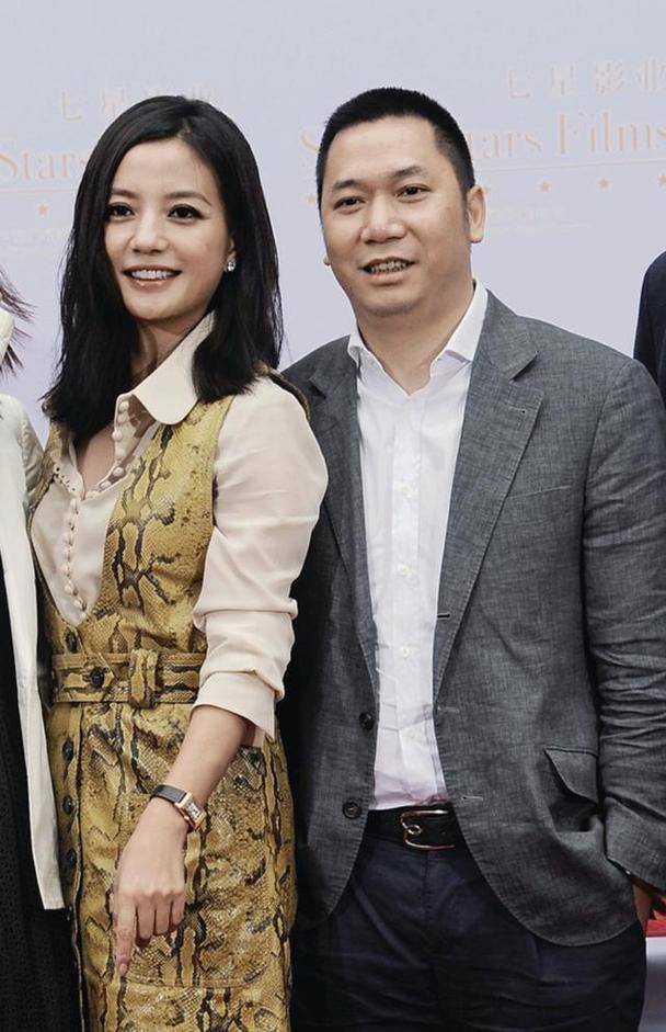 被封5年后赵薇再曝近况，瘦到脱相不敢认
