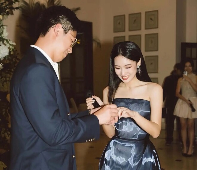 恭喜！香港女星宣布订婚 19岁勇夺最上镜港姐（配图3）