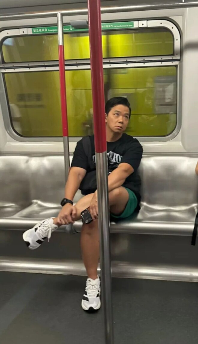 香港男星为省钱坐地铁 收入大不如前（配图1）