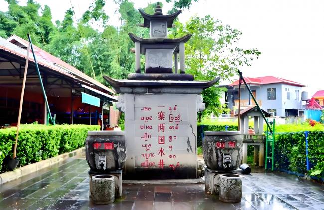 中国小村子：卧室在中国，上个厕所算出境