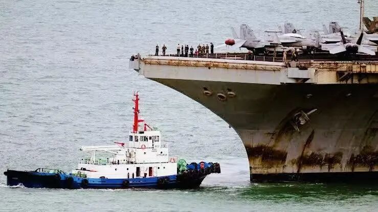 美国航母锈成这样，全世界都不敢认了（配图2）