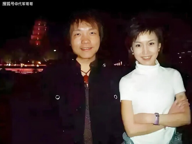 58岁歌手许巍近况：娶战友袁枫 享受丁克生活（配图2）