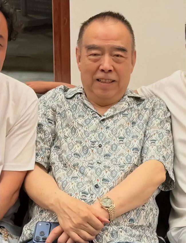 谢贤刚去世没几天，陈凯歌走路摇晃身体也出问题