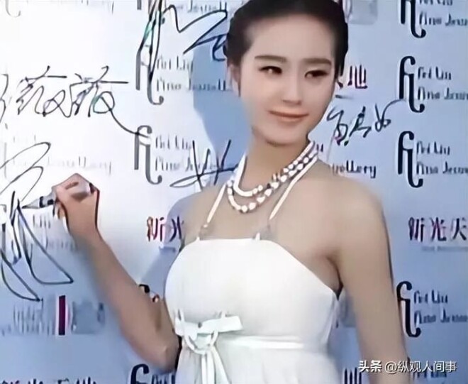 39岁刘诗诗近照曝光 脸颊无肉双眼无神睁不开（配图18）