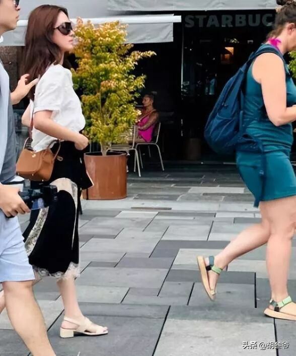 杨采钰和老公在挪威度假 肚子隆起被猜已怀二胎（配图2）