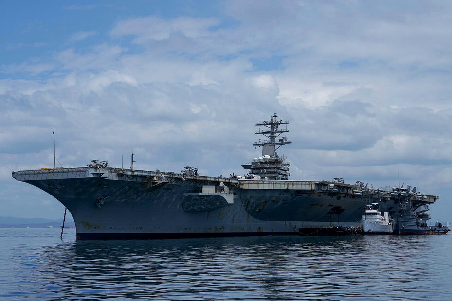 美國海軍航空母艦尼米茲號3月30日在巴拿馬灣停靠。美聯社