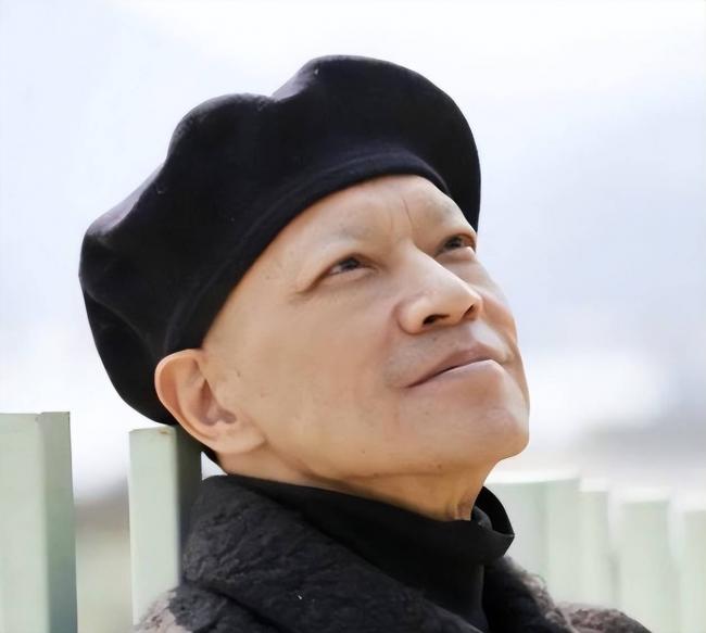 他曾与四大天王齐名，被包养十年后，当了和尚