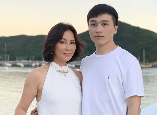 60岁刘嘉玲晒性感照风韵犹存 丰满上围引热议（配图8）