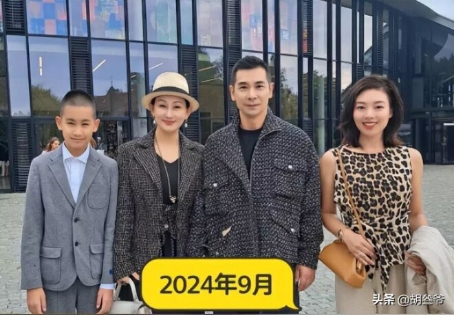 曝54岁赵文卓拼4胎 44岁老婆小腹隆起藏不住（配图20）