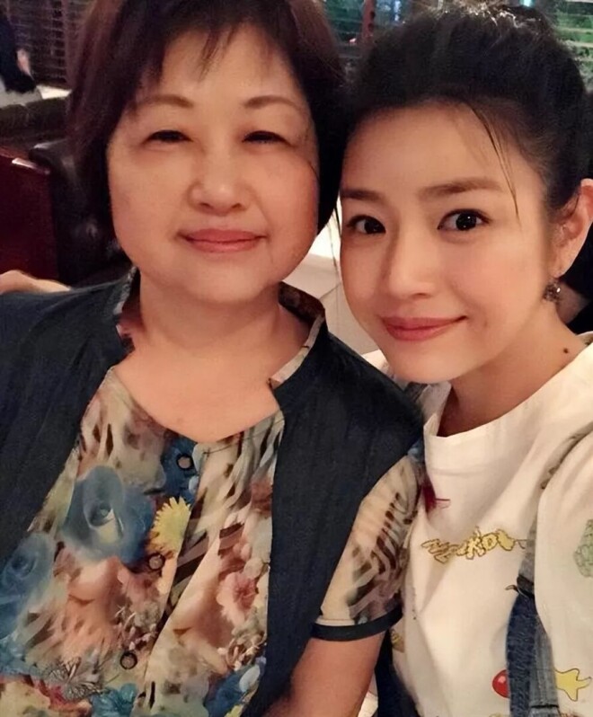 陈妍希现状：住北京豪宅 钱给姐姐管 亲妈帮带娃（配图20）