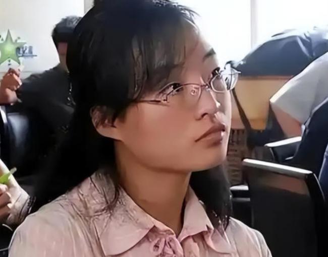 魏敏芝在美国当导演   现已胖到不敢认