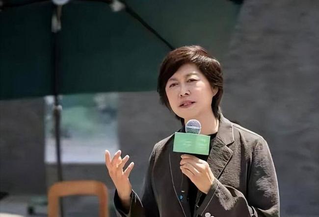 敬一丹被曝抢救一个多月去世？悼念人紧急删帖