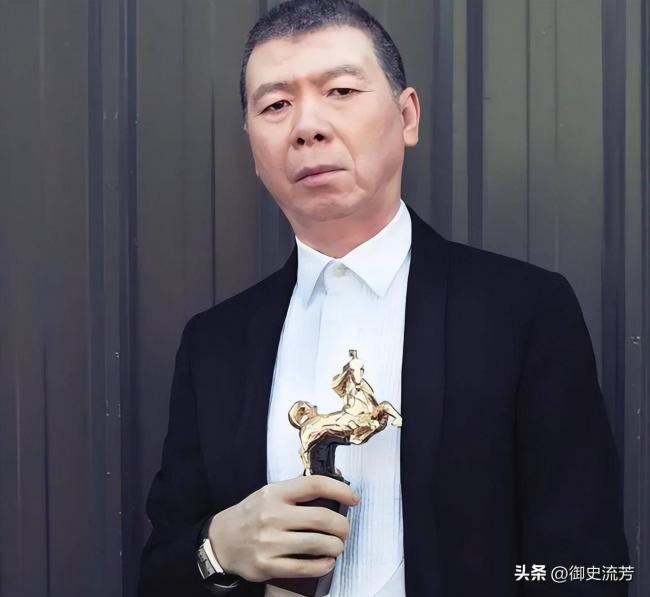 罕见，冯小刚终于说了一次软话