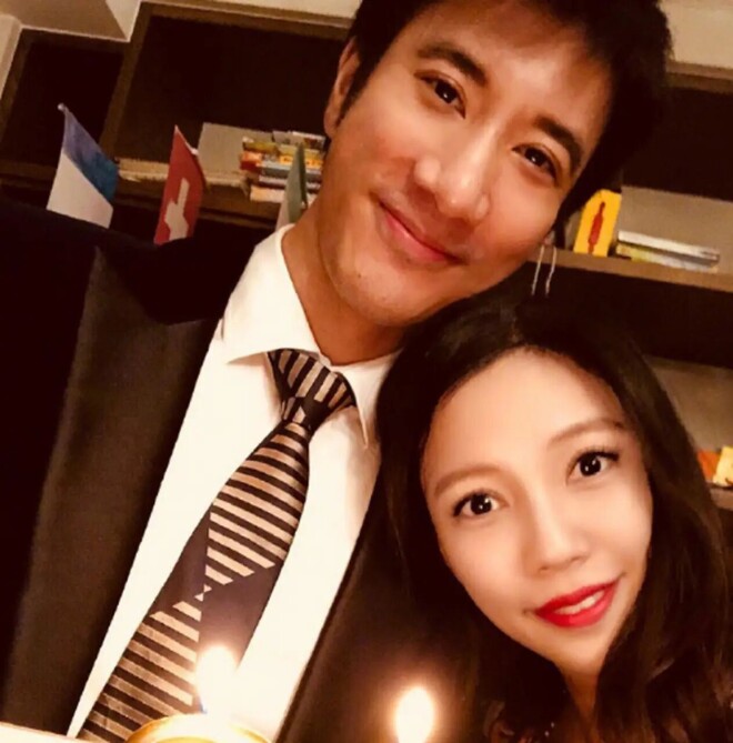 王力宏携父母享受天伦 李靓蕾素颜等公交带三娃（配图11）