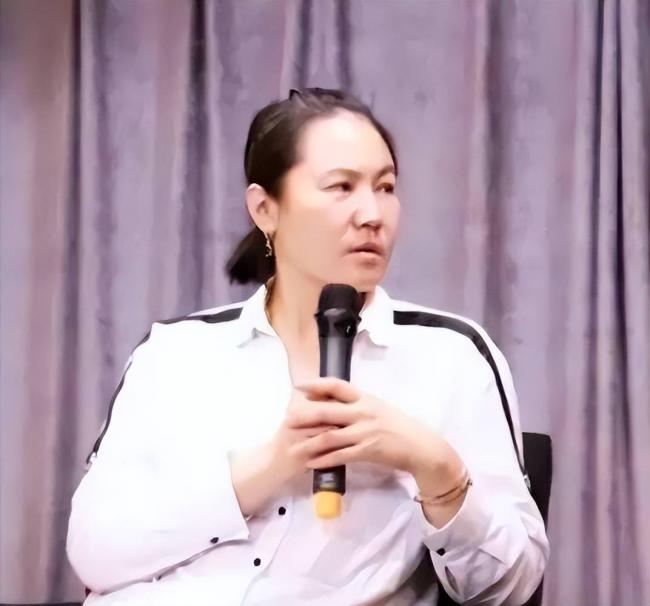 窦靖童妹妹被曝患精神疾病，20年和窦唯不见面