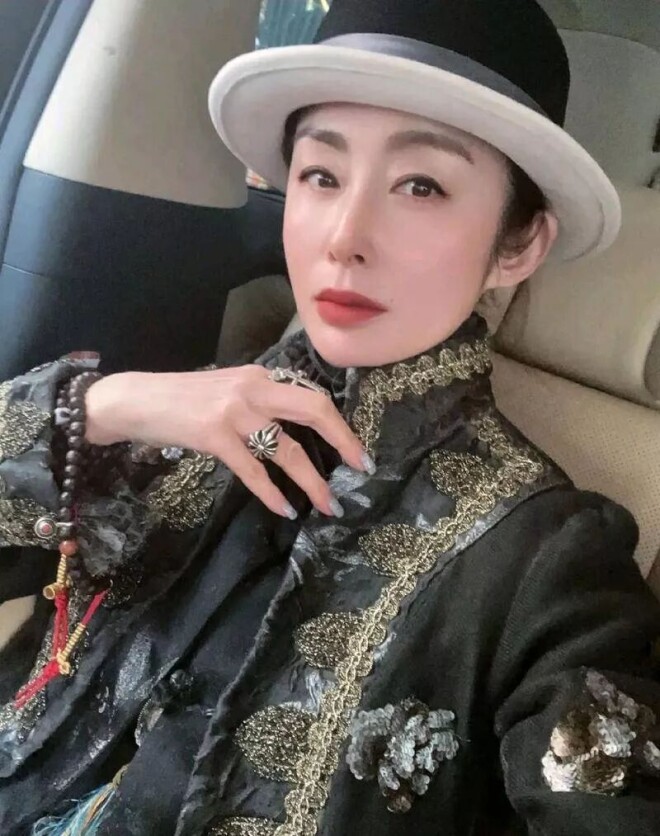 张敏现身上海：在泰国买别墅 和小10岁男友相伴（配图5）