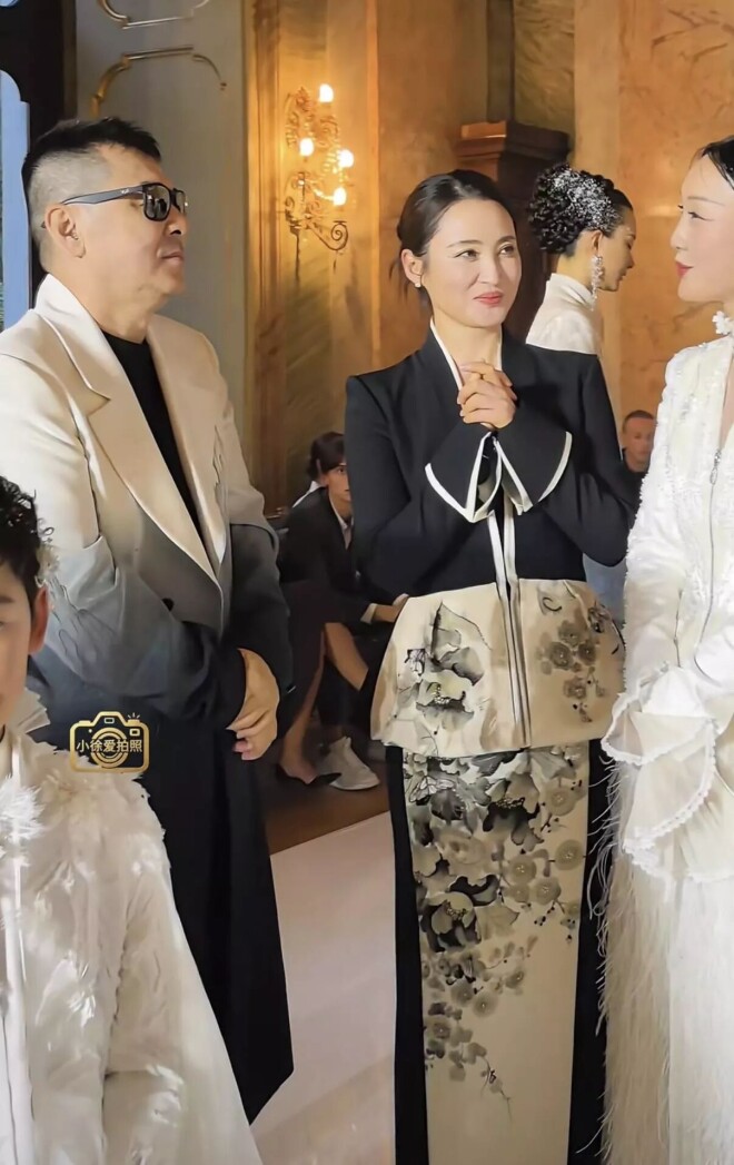 蔡国庆8岁儿子走秀 圈外老婆罕露面好优雅（配图17）