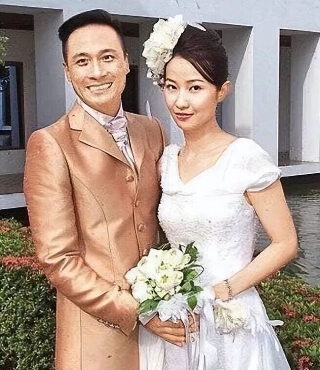 她嫁给吴镇宇20年从不做家务 55岁仍像少女（配图5）