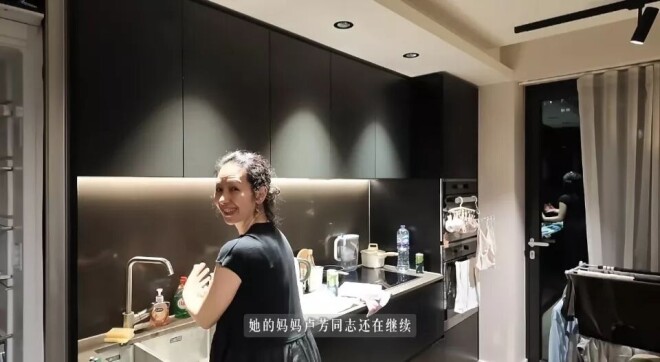 胡军一家在伦敦帮女儿搞卫生 看着好接地气（配图19）