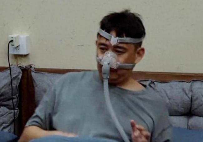 钱多又如何，56岁带呼吸机睡眠的黄磊又传