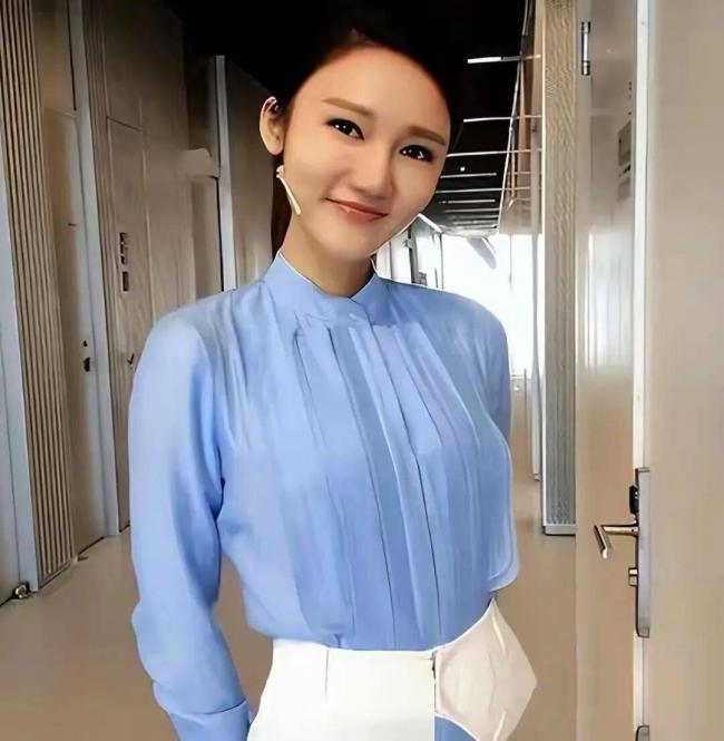 “央视才女”挤走董卿、靠爹上位、隐婚生子？
