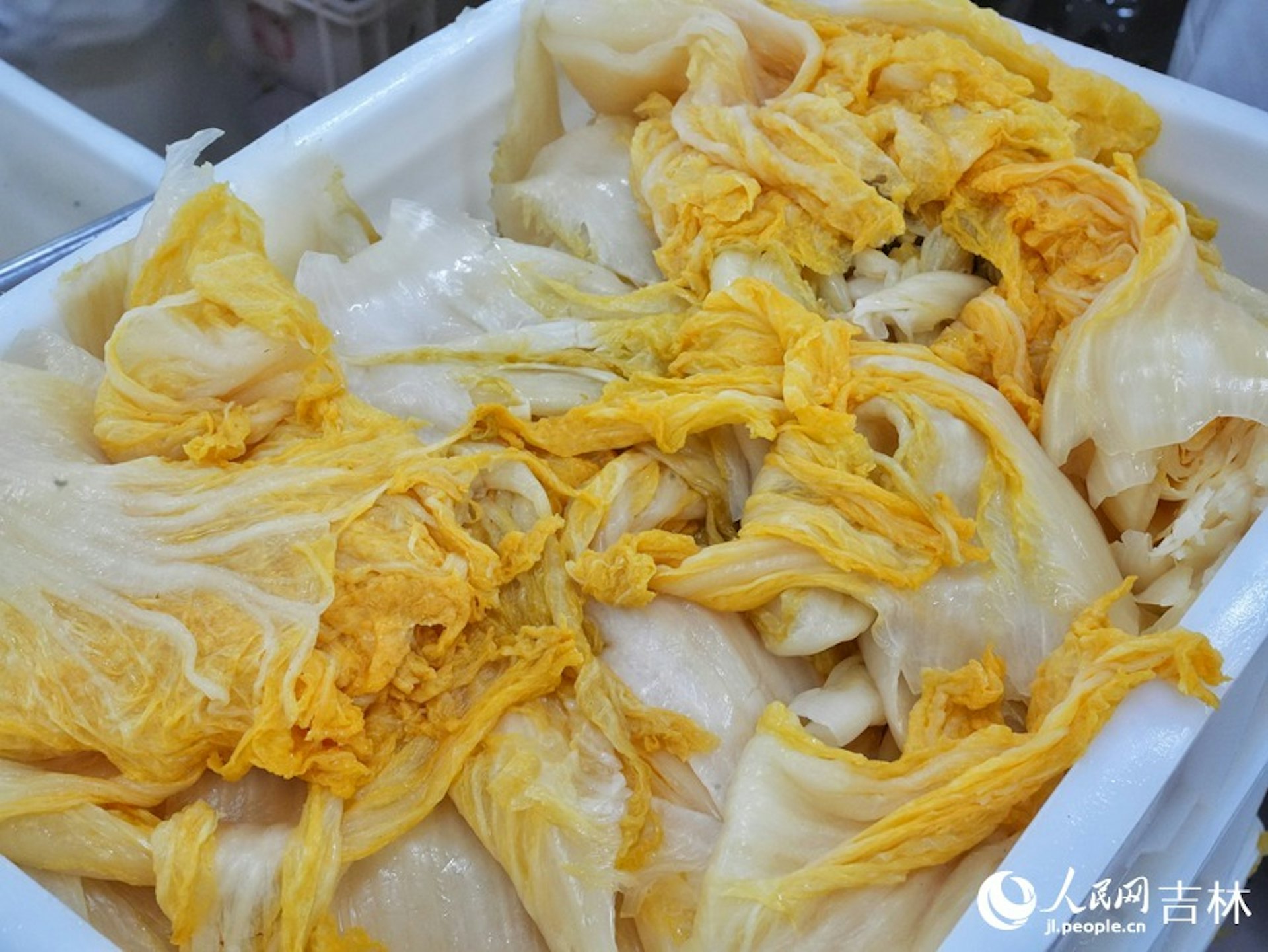 酸菜並非德國獨有，在中國同樣流傳甚廣，東北、四川等地都有各具特色的酸菜。（人民日報）