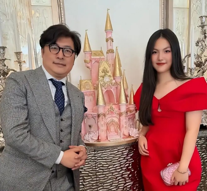让李湘怀二胎的那个男人竟还给她留下了一手好牌（配图28）