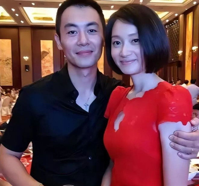 她苦恋朱亚文整整9年 却只能看他迎娶别人（配图2）
