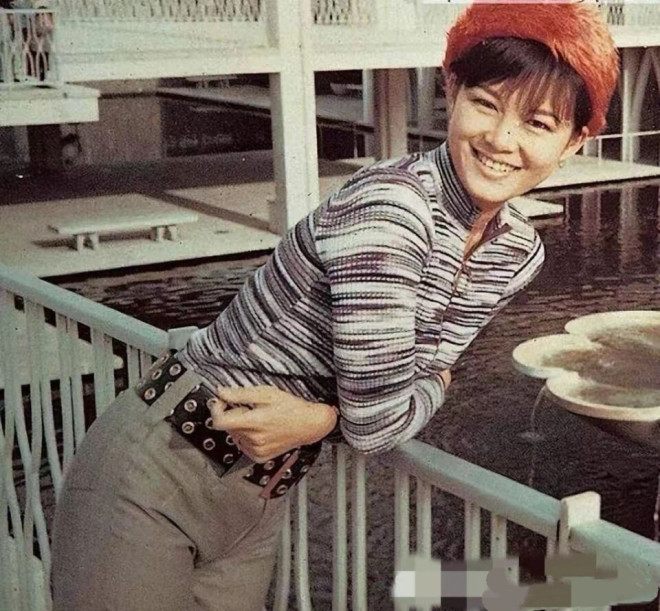看施南生旧照才懂 一头短发写尽飒美风骨