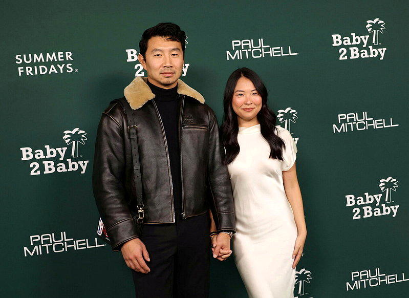 刘思慕（左）与未婚妻Allison。（路透）