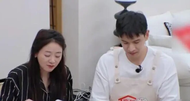 小李琳素颜眼肿体肥 经超胸肌健硕被嘲像母子（配图6）