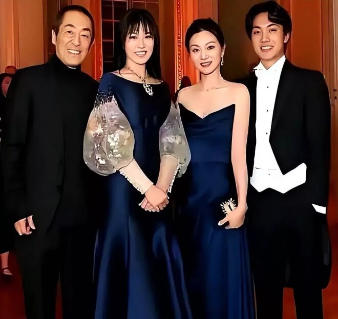 76岁张艺谋尽显老态 44岁陈婷布局后路（配图15）