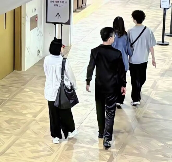 小S香港给84岁婆婆庆生 S妈穿名牌背迪奥很富态（配图8）