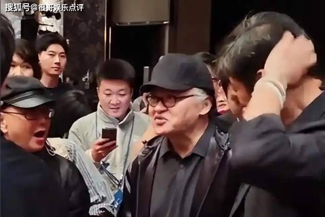 那英演唱会临时加歌，哽咽清唱含泪送别刘欢