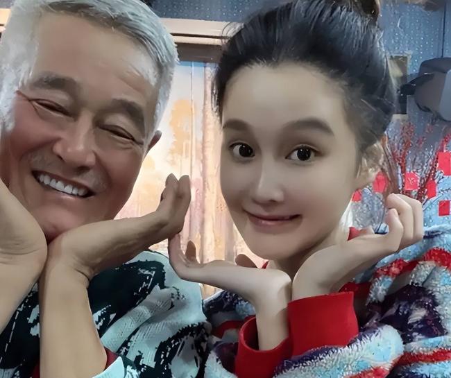赵本山女儿自曝患三种精神疾病 与药为伴