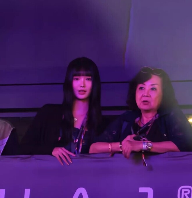 45岁林俊杰携女友新加坡逛街 全程牵手超宠溺（配图5）